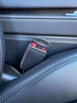 Zástrčka/záslepka do bezpečnostního pásu auta CAR BELT BUCKLE, 2ks SIXTOL